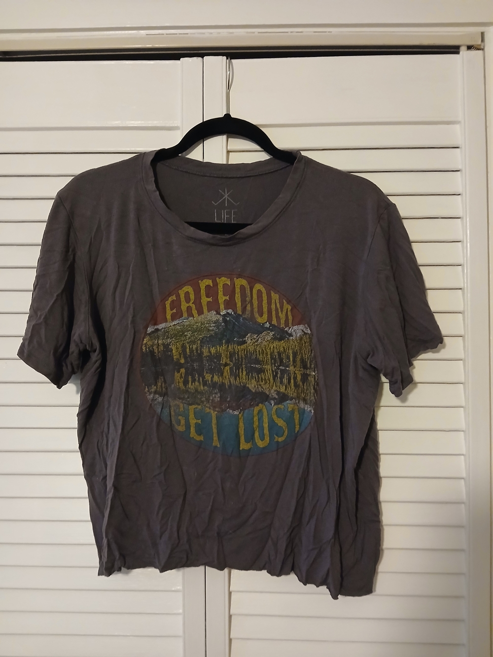Graphic 'Freedom Get Lost' Gray Cropped Short-Sleeve Tee